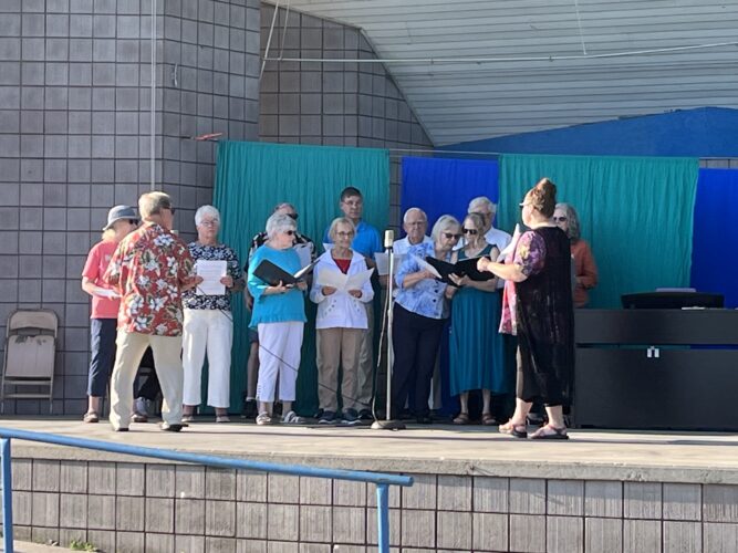 Community celebrates 30 years of Community Church in the Park